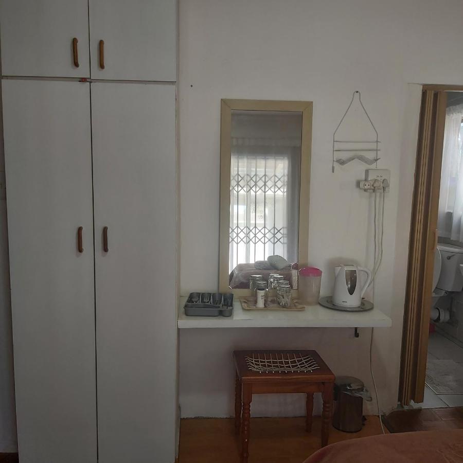 Red Pillars Hotel Port Elizabeth Room photo